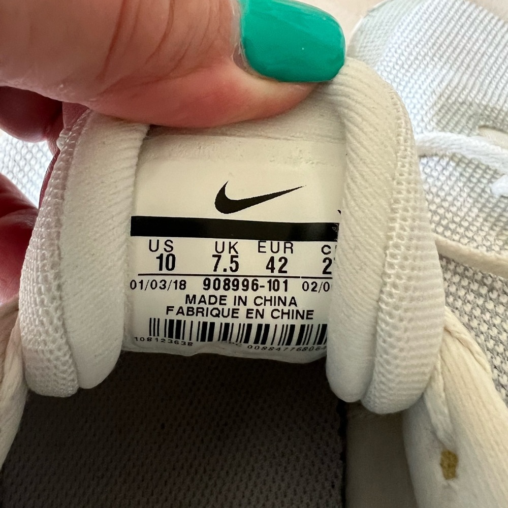 Women’s Nike Shoes - Picture 3 of 5